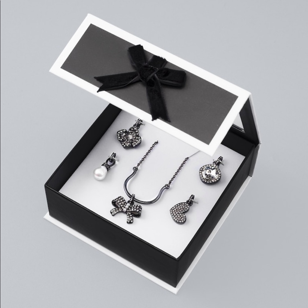 🆕 WHBM Charm Necklace Gift Set NIB